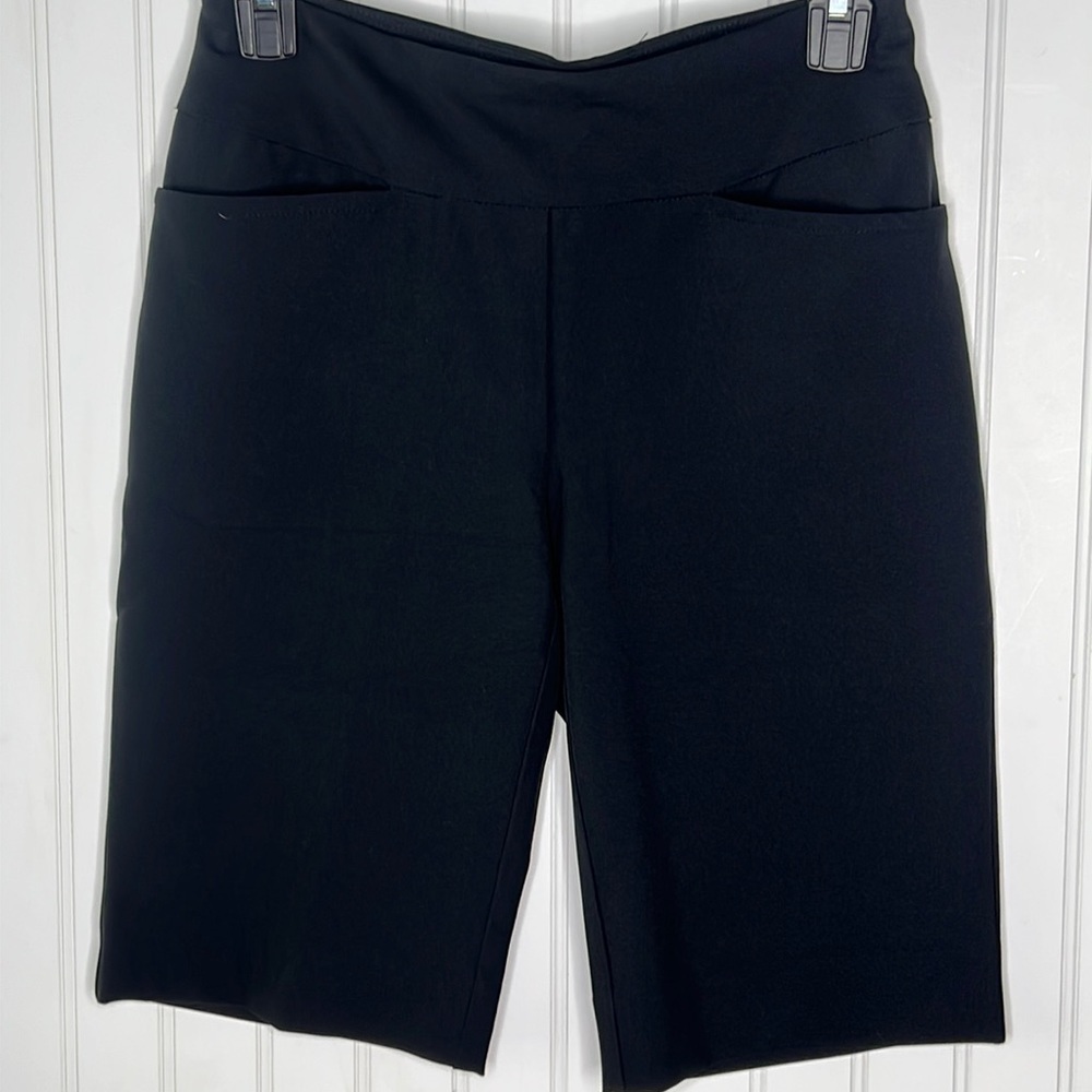Tail Pull On Golf Bermuda Shorts Size 2